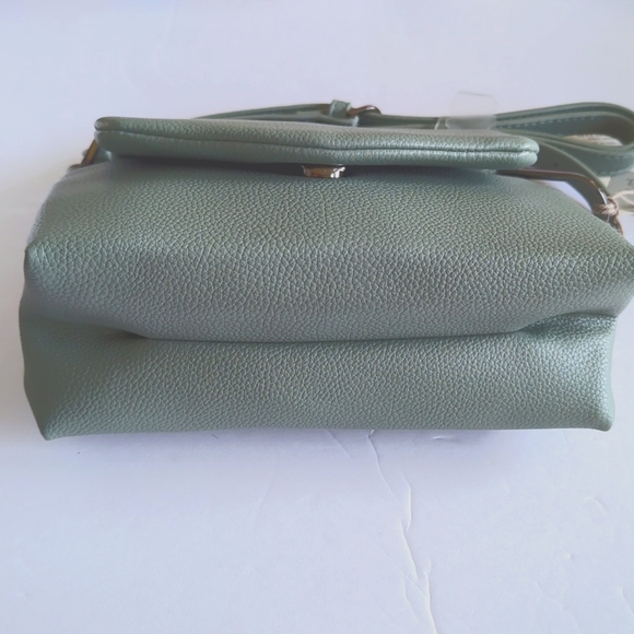 A New Day Women's Small Green Crossbody Or Shoulder Strap Purse Magnetic Closure - Picture 7 of 8